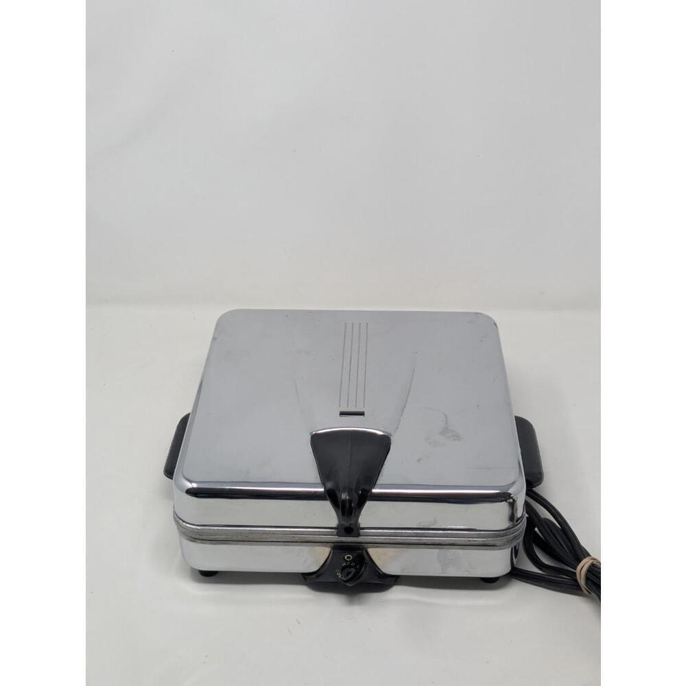 Universal 3805 Ever-Bright Art Deco 1970's Waffle Iron-Made In Canada